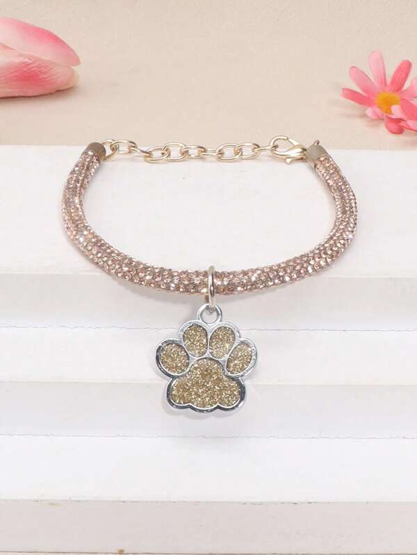 Elegant and fashionable rhinestone claw pendant necklace, suitable for cats and dogs, for wearing at home and outdoors.