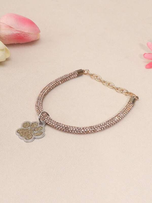 Elegant and fashionable rhinestone claw pendant necklace, suitable for cats and dogs, for wearing at home and outdoors.