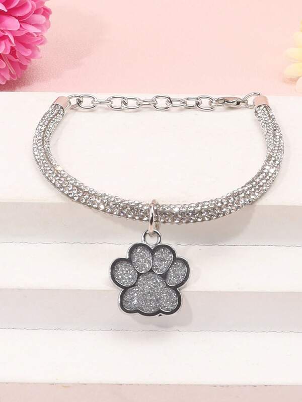 Elegant and fashionable rhinestone claw pendant necklace, suitable for cats and dogs, for wearing at home and outdoors.