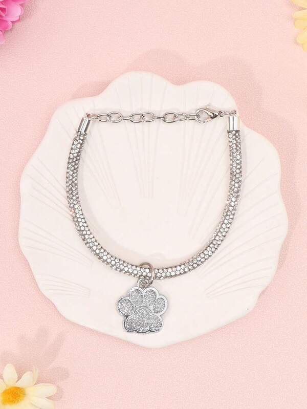 Elegant and fashionable rhinestone claw pendant necklace, suitable for cats and dogs, for wearing at home and outdoors.