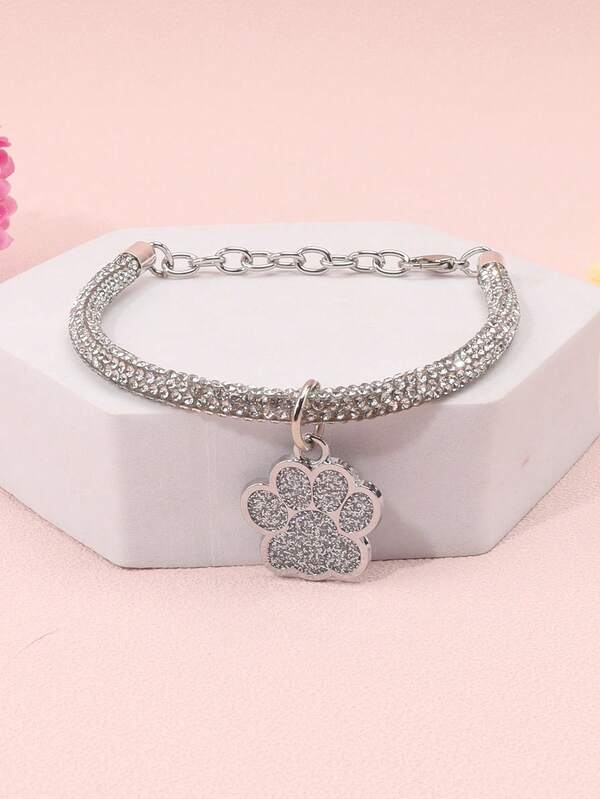 Elegant and fashionable rhinestone claw pendant necklace, suitable for cats and dogs, for wearing at home and outdoors.