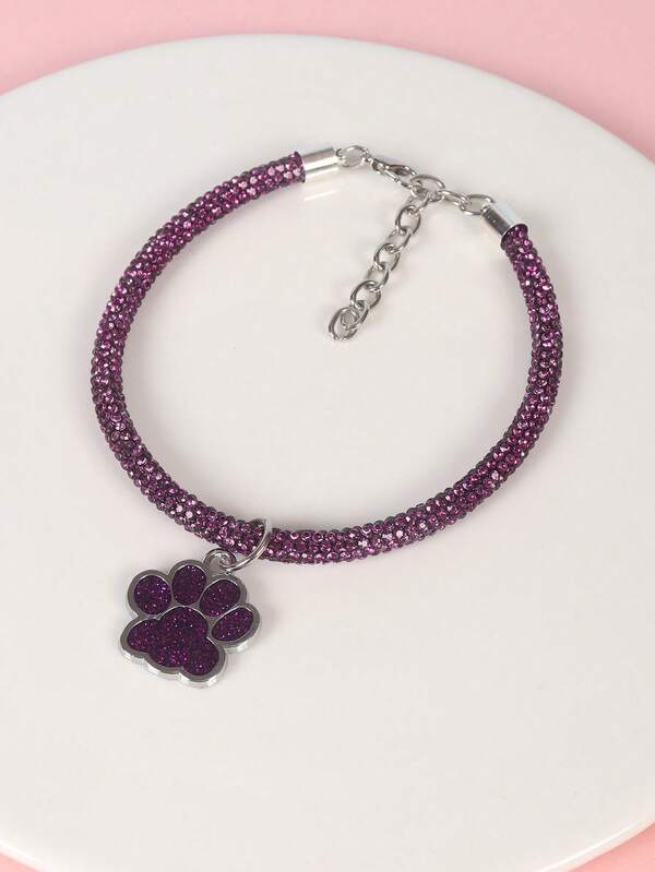 Elegant and fashionable rhinestone claw pendant necklace, suitable for cats and dogs, for wearing at home and outdoors.