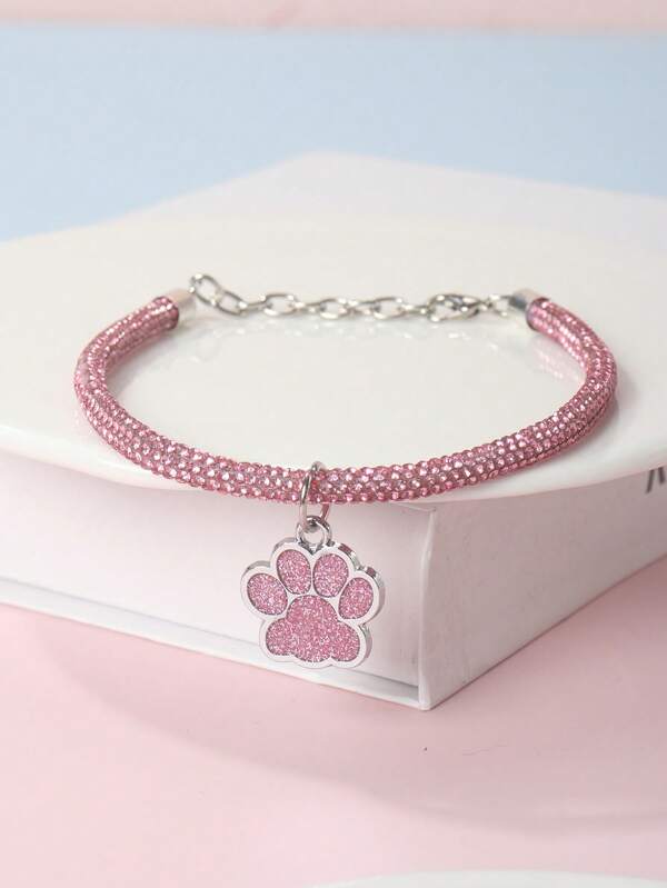 Elegant and fashionable rhinestone claw pendant necklace, suitable for cats and dogs, for wearing at home and outdoors.