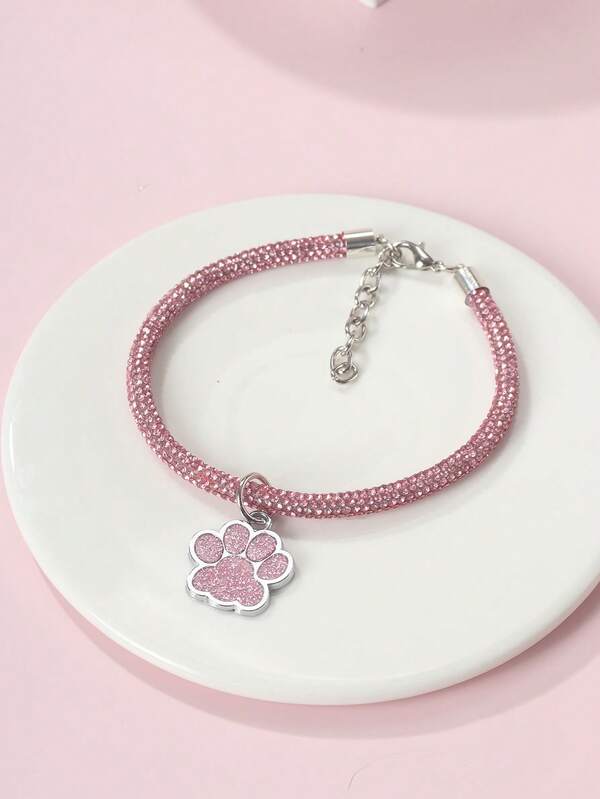 Elegant and fashionable rhinestone claw pendant necklace, suitable for cats and dogs, for wearing at home and outdoors.