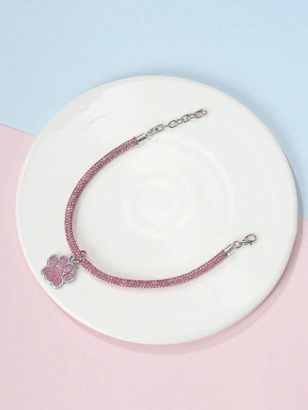 Elegant and fashionable rhinestone claw pendant necklace, suitable for cats and dogs, for wearing at home and outdoors.