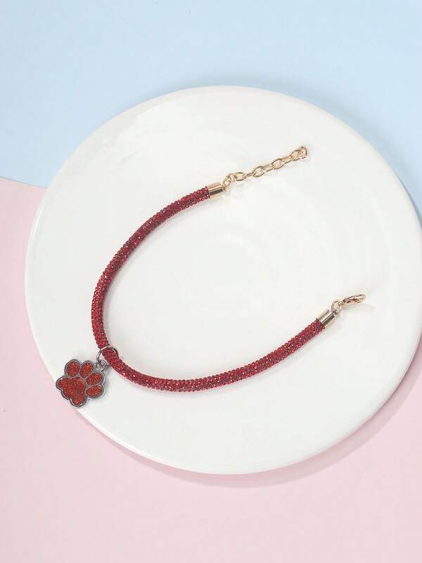 Elegant and fashionable rhinestone claw pendant necklace, suitable for cats and dogs, for wearing at home and outdoors.