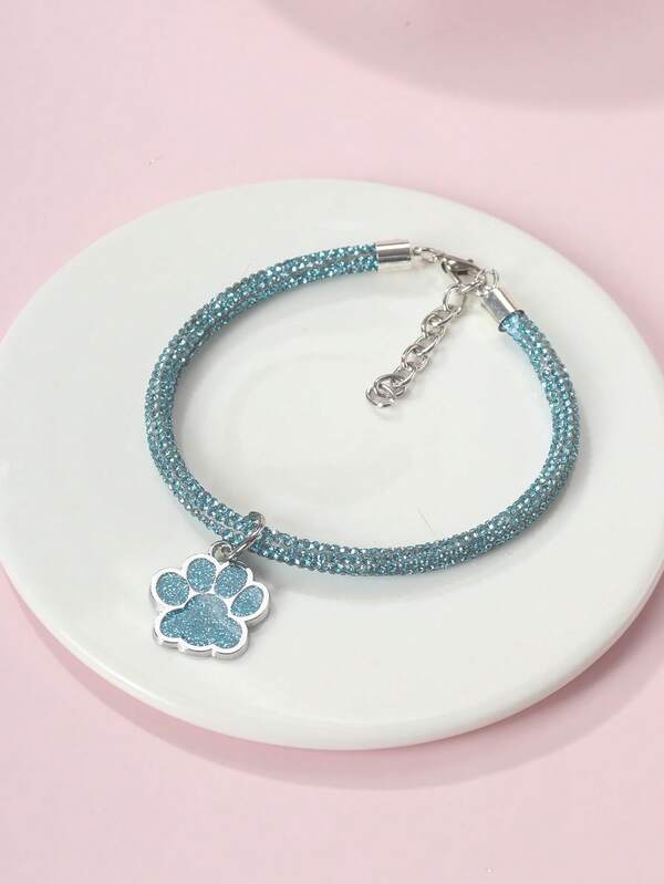 Elegant and fashionable rhinestone claw pendant necklace, suitable for cats and dogs, for wearing at home and outdoors.