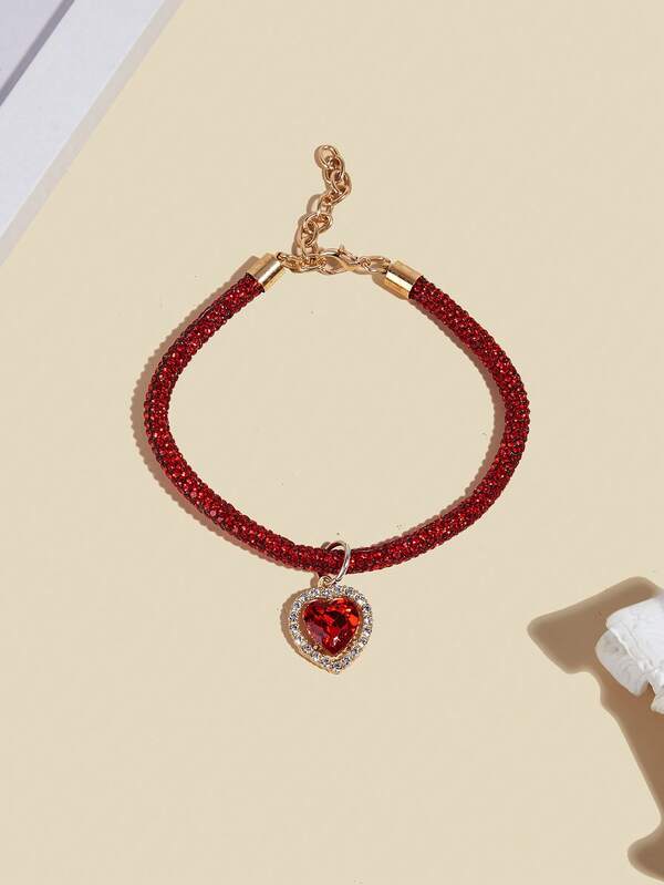 Elegant and fashionable rhinestone claw pendant necklace, suitable for cats and dogs, for wearing at home and outdoors.